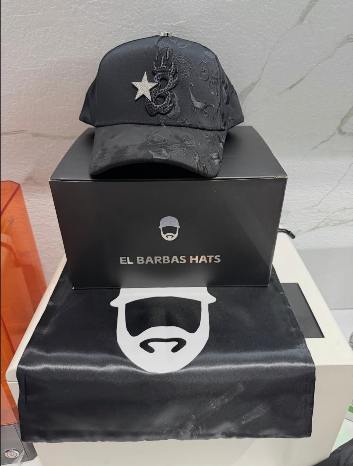 Barbas hats “b grafiti”