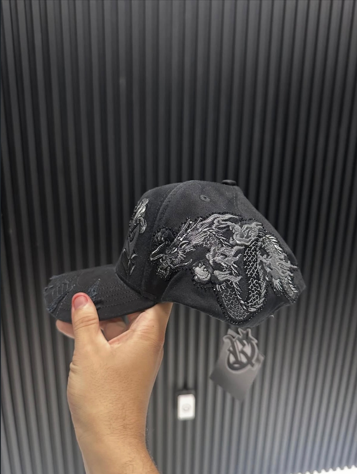 Rebel hats “Dragón”