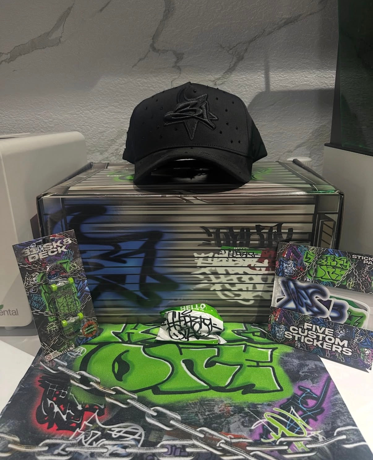 31 hats “blackout”