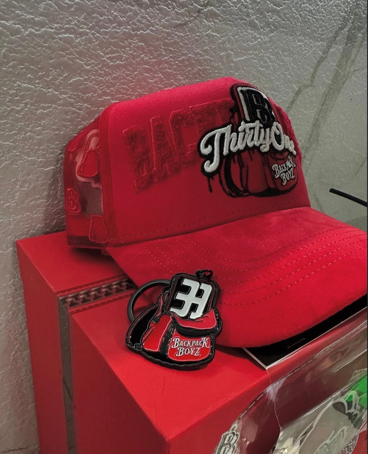 Bacpack boys x 31 hats “la mochila”