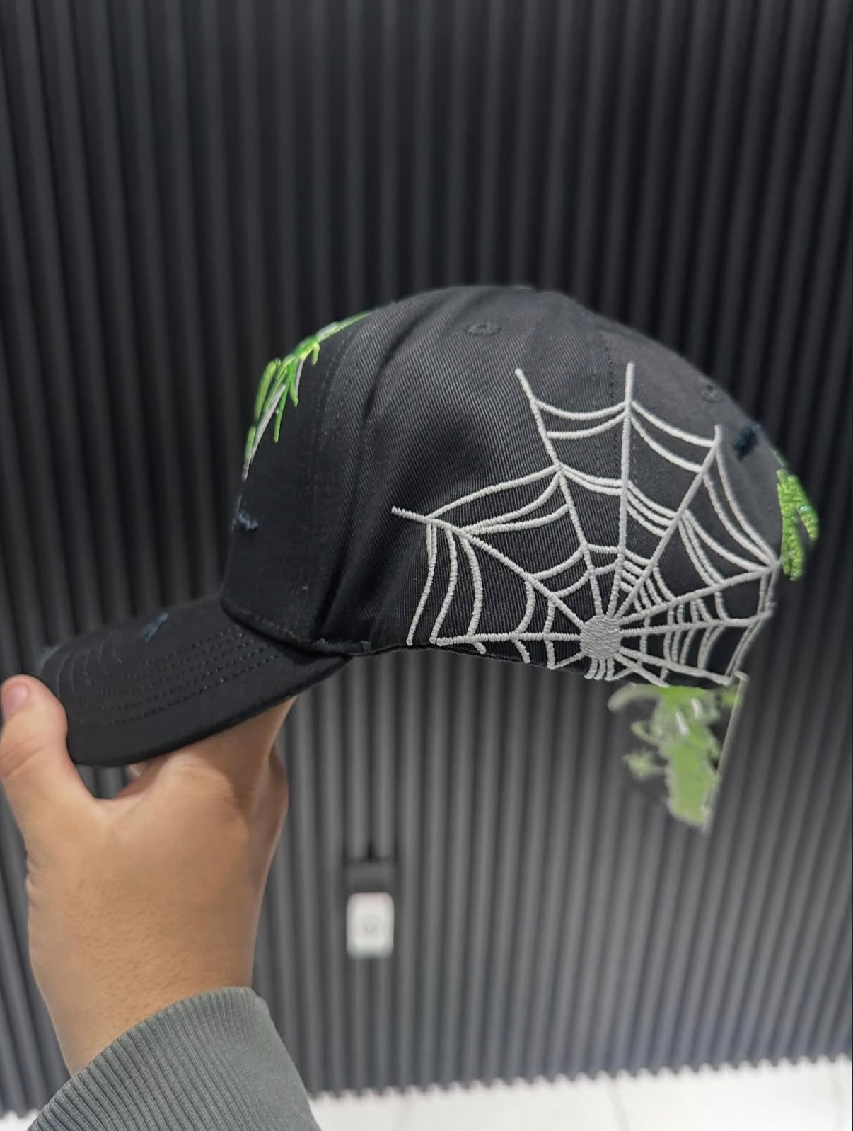 31 hats “arachnophobia”