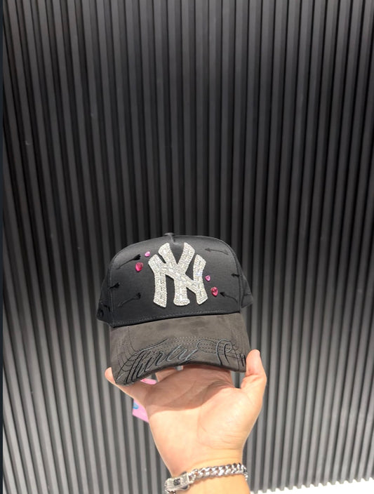 31 hats “ny love struck”
