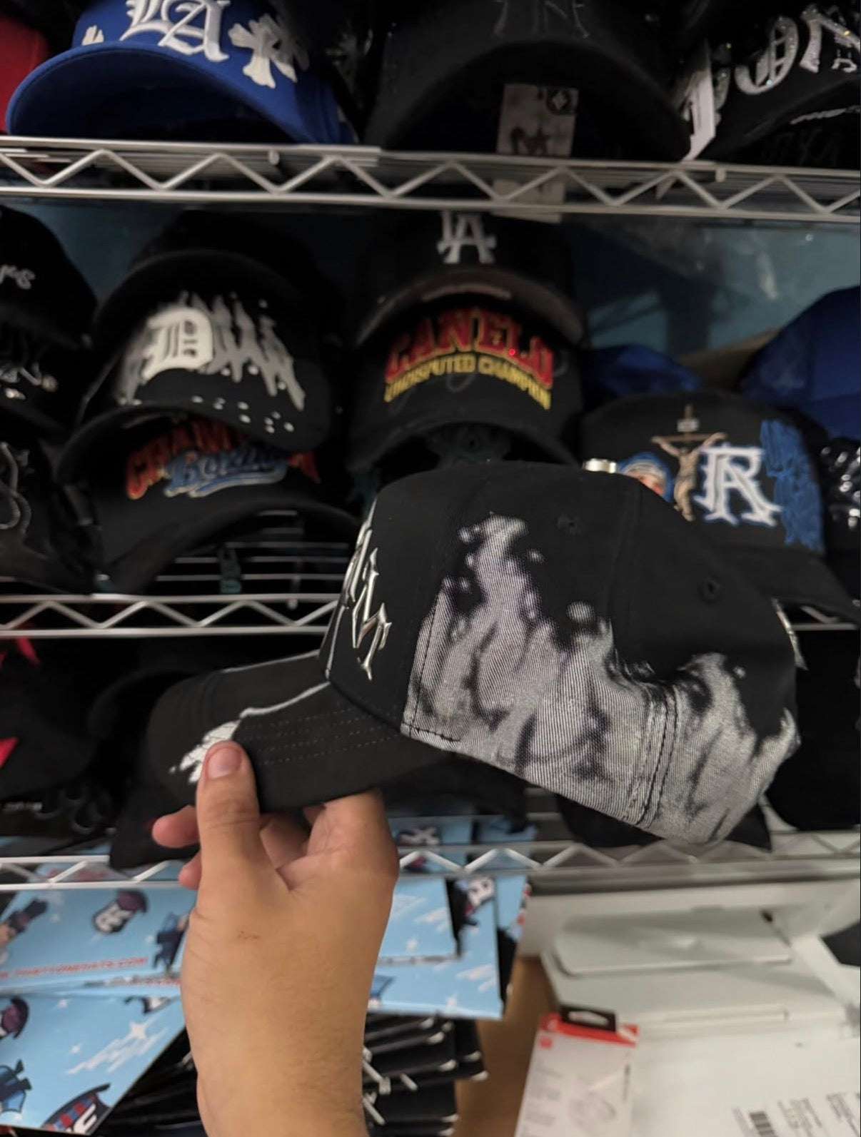 Barbas hats "scream"
Full set
