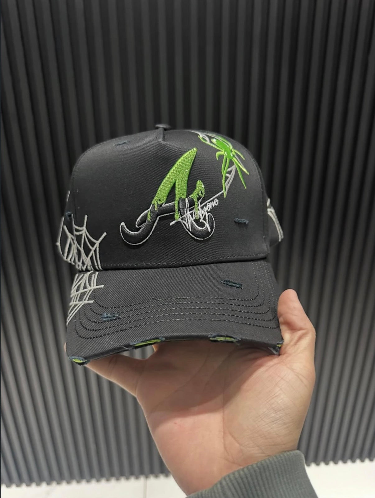 31 hats “arachnophobia”
