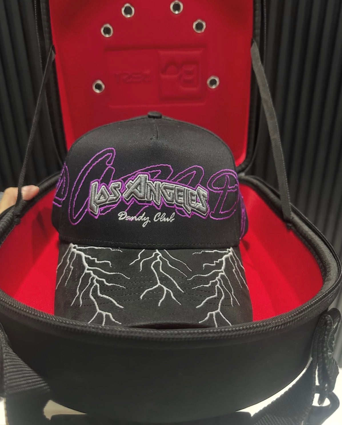 Dandy hats storm