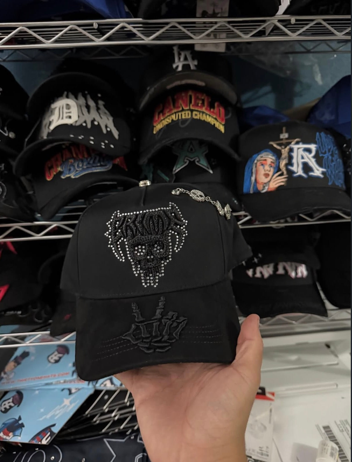 Barbas hats “crime”