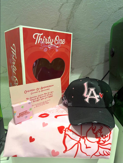 31 hats “XOXO”
