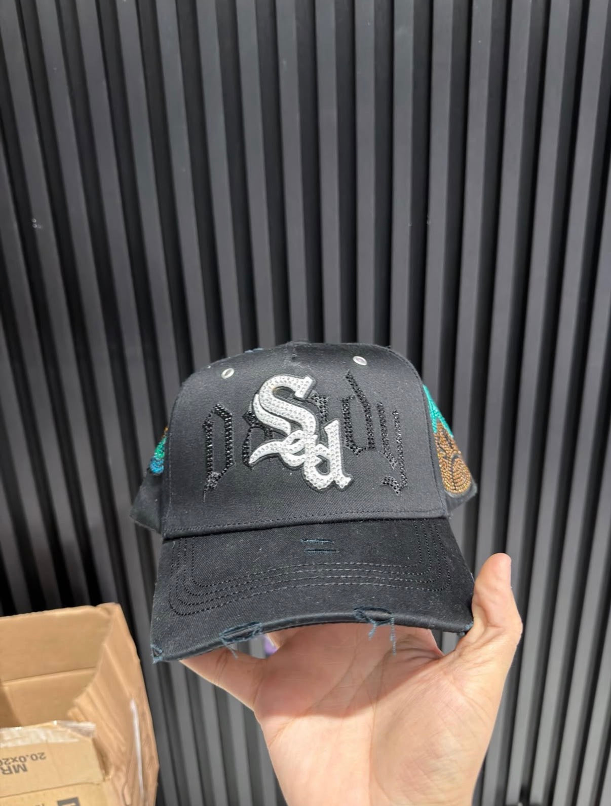 Dandyhats x juniorh “Psicodélica”