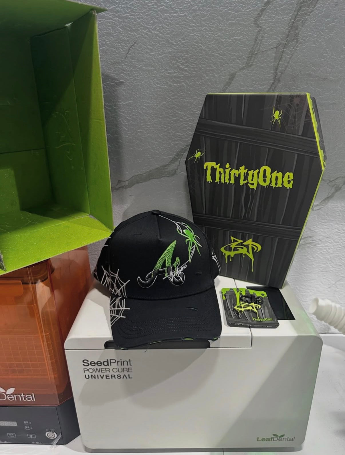 31 hats “arachnophobia”