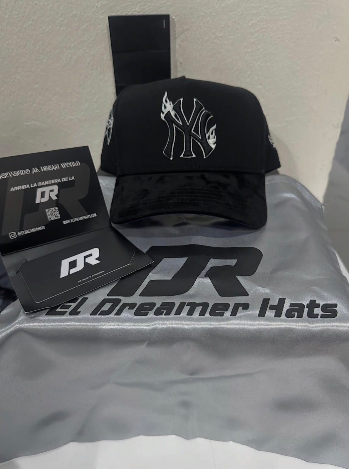 Dreamer hats “N.Y. Flames”